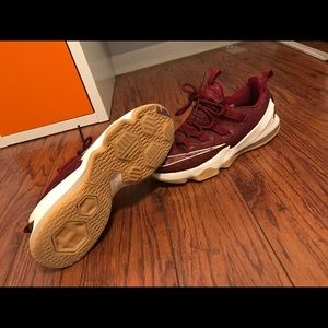 LeBron 13 low Cavs